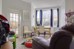 Lounge/Diner- click for photo gallery